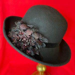 👒 Cappelli Black Wool Felt Women’s Fashion Hat With Flower Detail. 👒